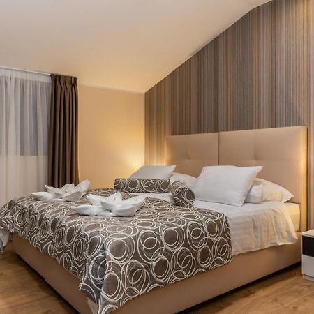 Hotel Tomazici Santalezi Екстериор снимка
