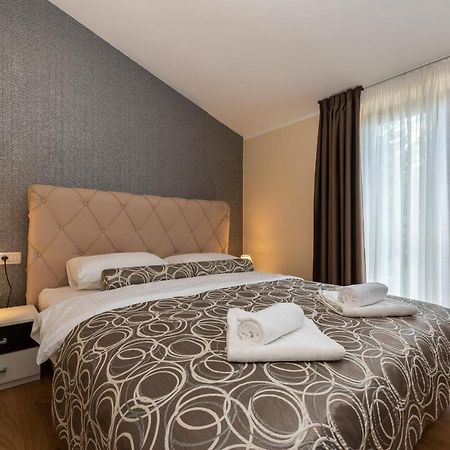 Hotel Tomazici Santalezi Екстериор снимка