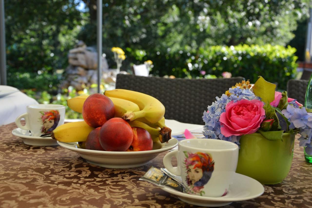 Hotel Tomazici Santalezi Екстериор снимка