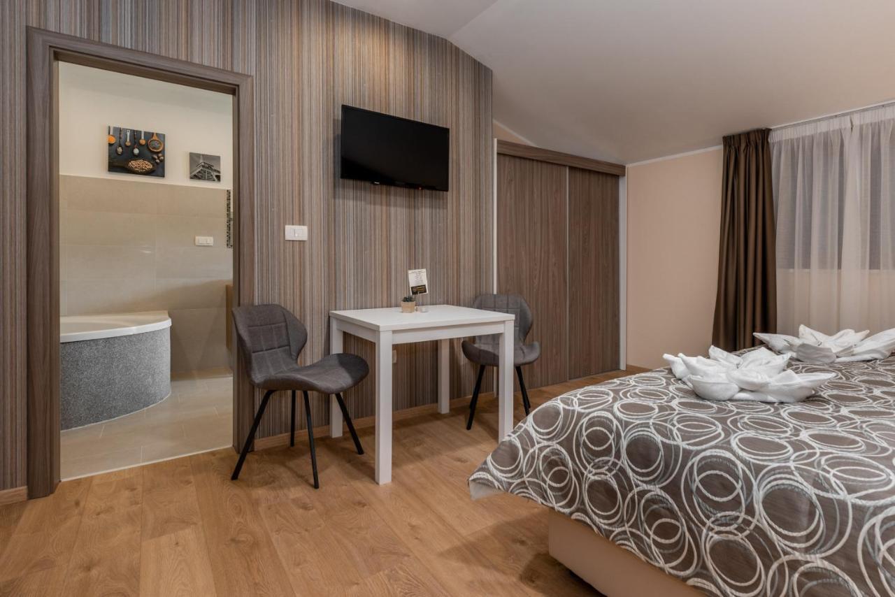 Hotel Tomazici Santalezi Екстериор снимка