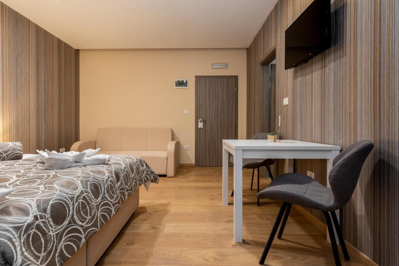 Hotel Tomazici Santalezi Екстериор снимка